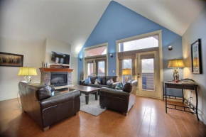 Magnificent Mountain Penthouse - Hot Tub & Pool managed by Little Sister Getaways